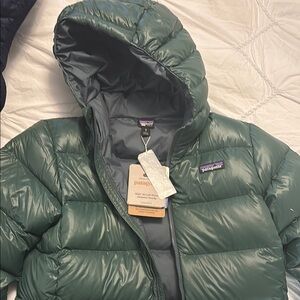 Patagonia boys Hi-loft down sweater jacket